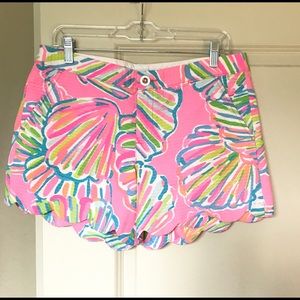 Scalloped hem shorts